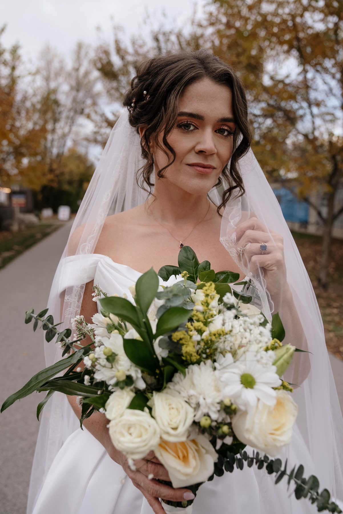 Bridal portrait of Pary with her bouquet