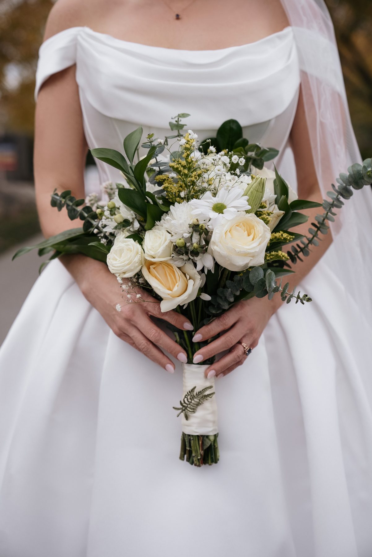 Pary with her bouquet
